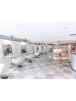 【雨の日も通いやすい大通駅直結☆】肌・瞳・ライフスタイルに合わせてあなただけの似合うをご提案します！