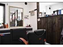 メンズブースはシックでリラックス出来る半個室プライベート空間