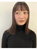 ナヌークカフラ(nanuk kafla)&nbsp;鎖骨ラインのロブカットと、柔らかいオリーブブラウン