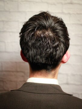 銀座マツナガ 新宿野村ビル店 後ろ姿もパーマでふんわり