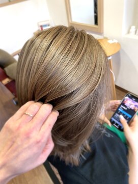 カーラヘアー(carla hair) ハイトーンベージュ