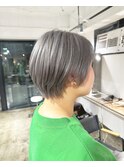 シルバーグレーカラーショートスタイルグレージュカラー