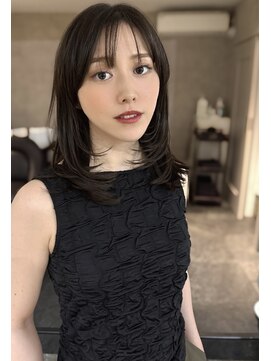 フィーカ(fiica) 顔まわりレイヤー ミディアムレイヤー