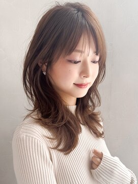 アグノス 青山(Agnos) 小顔くびれレイヤーオリーブグレーココアベージュクラゲヘアー