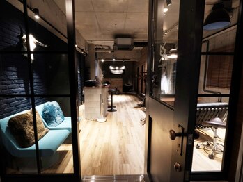 MEN'S HAIR ARATANA警固店 【メンズヘアーアラタナ】【11/17 NEW OPEN(予定)】 の写真/【平日22時まで営業/警固】仕事帰りに立ち寄って、疲労感やヘアの悩みを前向きな気分に変えるお手伝いを