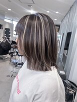 キング 心斎橋店(K!ng)&nbsp;ハイライトカラーミルクティーベージュレイヤーカット