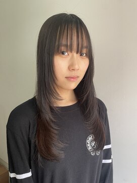 サンク 原宿 表参道(cinq) ヘーゼルグレージュミディアムレイヤー顔まわりチョコブラウン