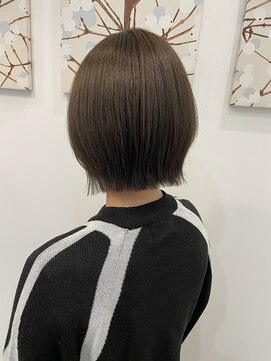 ジジ チーク 栃木(Gigi cheek) レイヤーボブ×オリーブベージュ