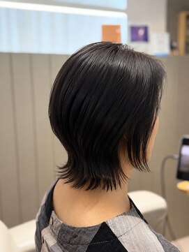 ビアス(VIAS) 【大人女性におすすめ】丸み×くびれで魅せるショートボブ