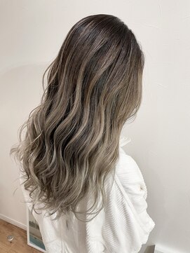 キュー(cue) 【cue】オリジナルバレイヤージュ×ホワイトグレージュ