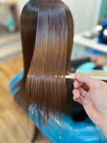 アメイズトーキョー 札幌大通(Amaz! tokyo)&nbsp;くびれレイヤーエモージュ薄めバングアッシュベージュ  縮毛矯正