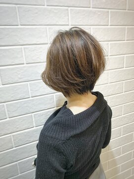 イロ(iro) 大人可愛い長めショートボブ/透明感ベージュ