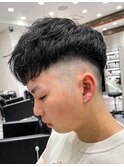 【フェード】前下がりバングスタイル