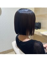 エムズキュラティフ(e'mZ Curatif) 今風切りっぱなしボブ