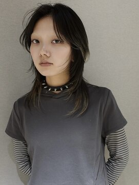 カート バイ デコ(Kurt by DECO) ハッシュカットと透明感のある暗髪カラー英心