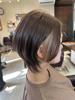 ヘアアンドスパ ベル(Belle)&nbsp;ウルフショート・インナーカラー・カッコいい・お洒落