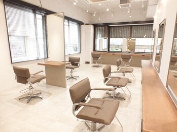 アナン(ANNAN)の写真/川崎徒歩3分★白を基調とした、清潔感のある店内にオーナーこだわりのインテリアの数々◇サービスも充実＊