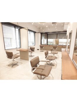 川崎徒歩3分★白を基調とした、清潔感のある店内にオーナーこだわりのインテリアの数々◇サービスも充実＊