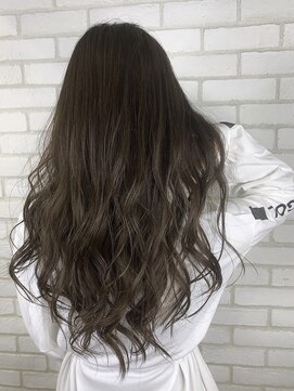 シシ 新宿(She 2.) ブリーチなし 透けるグレージュカラー