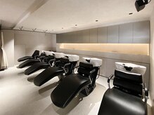 アース コアフュールボーテ 長野駅前店(EARTH coiffure beaute)の雰囲気（首が痛くならない。フルフラットのシャンプー台も完備。）