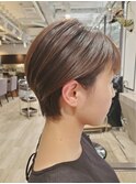 清潔感のあるタイトショートスタイル