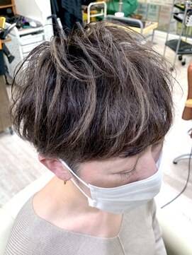 デザイナーズ ファクトリー(Designer's Factory) 【大人女性】白髪ぼかしブラウンパーマショート