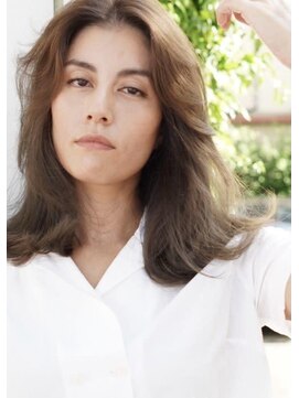 ビュートリアム 福岡(BEAUTRIUM) 乾かすだけで決まる品のあるパッツンロブヘアー