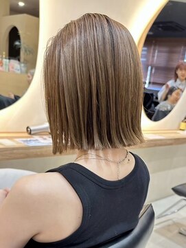 ヒビヲ(HIBIO) タッセルボブミルクティーベージュ切りっぱなしボブ長めホブ30代