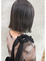 ルームスヘアー(Rooms Hair)&nbsp;ヘイリーボブ×ハイライト入りグレー
