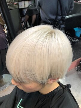 トーキョー オタクヘアー(TOKYO OTAKU HAIR) ショート×ホワイト