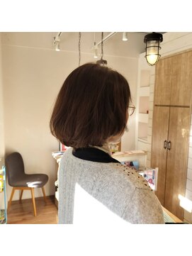 ヘアーゾーン ハチマルハチ 登戸駅前店(Hair Zone 808) 丸みのある前上がりボブ