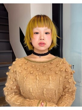 ショートボブ イエローカラー
