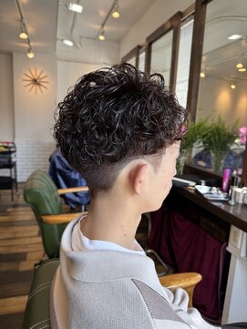 ヘアデザインメリー(hair design Merry) 柔らかいスパイラルパーマとスッキリ刈り上げ