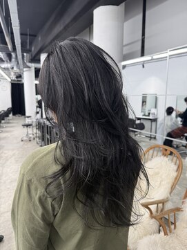 ピア ヤクイン(Pia Yakuin) ハッシュカット/韓国レイヤー/グレージュカラー