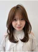 小顔見えくびれミディアムレイヤー