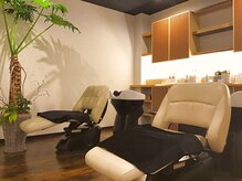 ハグ ヘアーサロン(HUG hair salon)の雰囲気（首が楽なフルフラットのシャンプー台を導入。極上ヘットスパも◎）