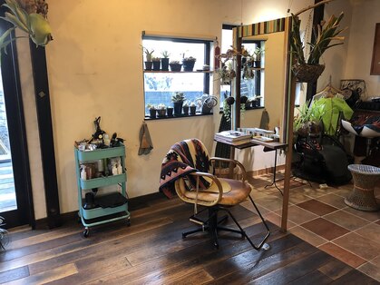 ヘアーアンドメイクパウワウ(HAIR&MAKE Pow wow)の写真
