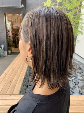 エシレ(esille.) ベイクドベージュのミニマルボブ