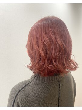 モルニ(MORNI) ピンクカラー_マロンベージュ Aラインボブ かきあげ