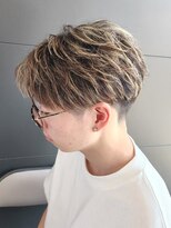 ニアウ 伊勢崎連取店(Niau)&nbsp;刈り上げセンターパートメッシュハイライトショート