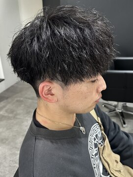 ヒュイル バイ ニアウ(Hwyl by Niau) メンズマッシュパーマニュアンスパーマスパイラルパーマ刈り上げ