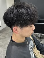 ヒュイル バイ ニアウ(Hwyl by Niau) メンズマッシュパーマニュアンスパーマスパイラルパーマ刈り上げ