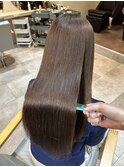 柔らかツヤ感の美髪ストレートカラー