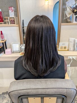 ほんのりくすみ感のオリーブグレージュカラー