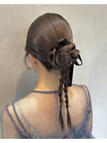 スリー(three.)&nbsp;結婚式タイトヘアセット