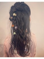 ヘアサロン イロドリ(hair salon irodori)&nbsp;片側であみおろすのがかわいい髪型