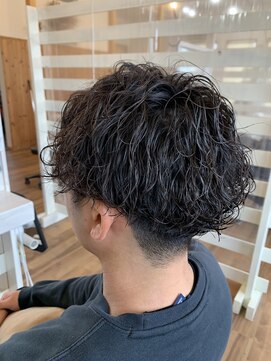 ロルド シェリ(Rold Cheri) 波巻きスパイラルパーマ刈り上げマッシュ