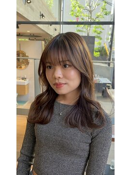 アメリ バイ アピッシュ(Amelie by apish) くびれミディアムパーマ/韓国風くびれパーマ