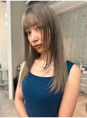 グレージュ　ベージュ　レイヤーカット　ストレート　ロングヘア