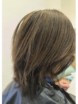 ウイバイファースト(u'i by first) チャコールベージュでトーンダウンスタイル